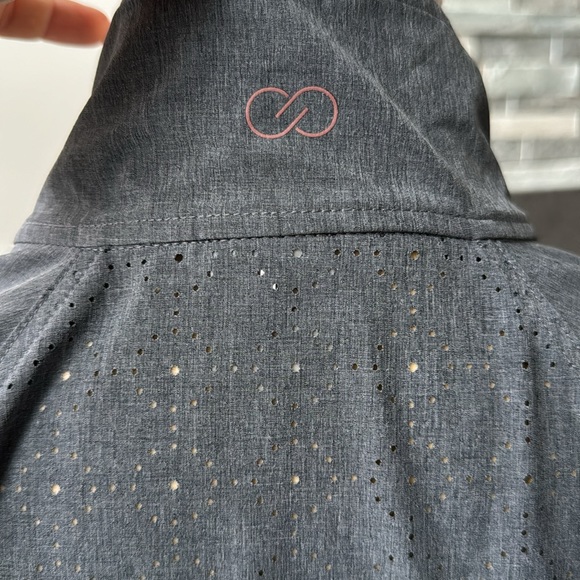 Calia by Carrie Underwood. Gray lightweight Warm up Jacket. Size Medium. - Picture 5 of 9